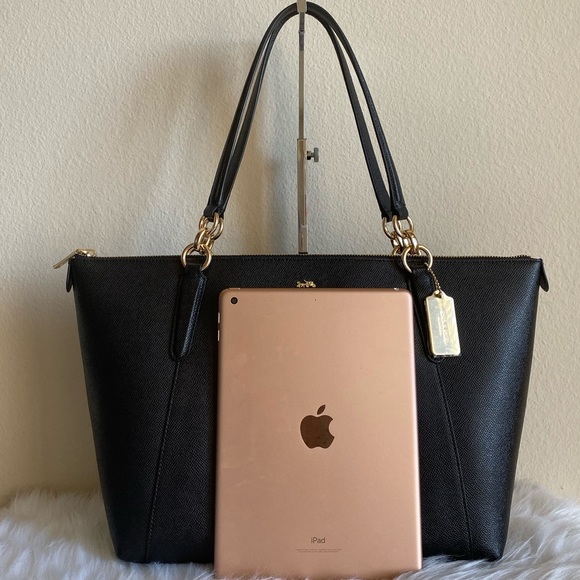 Coach - Picture 2 of 8